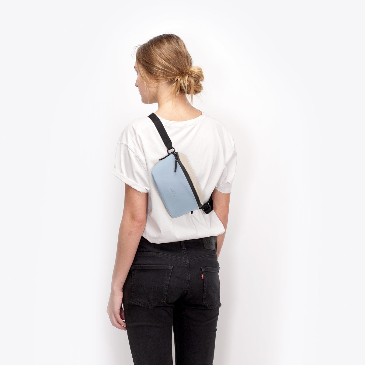 Jona Crossbody Bag - Light Sand - Fog Blue / Medium