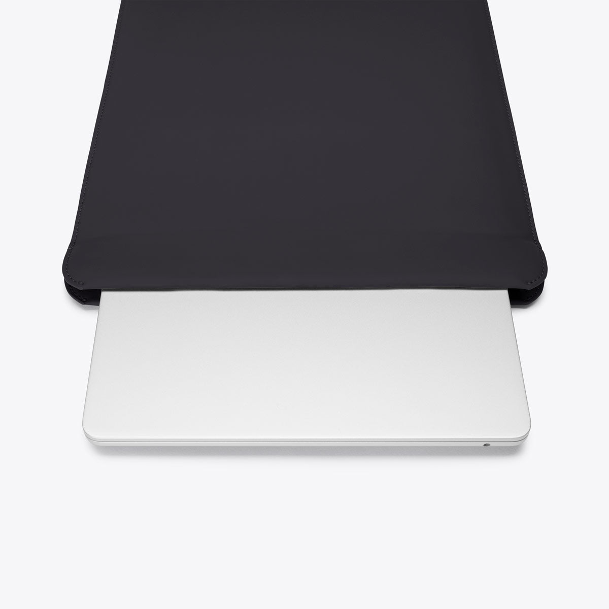Sora Laptop Sleeve - Black / Medium
