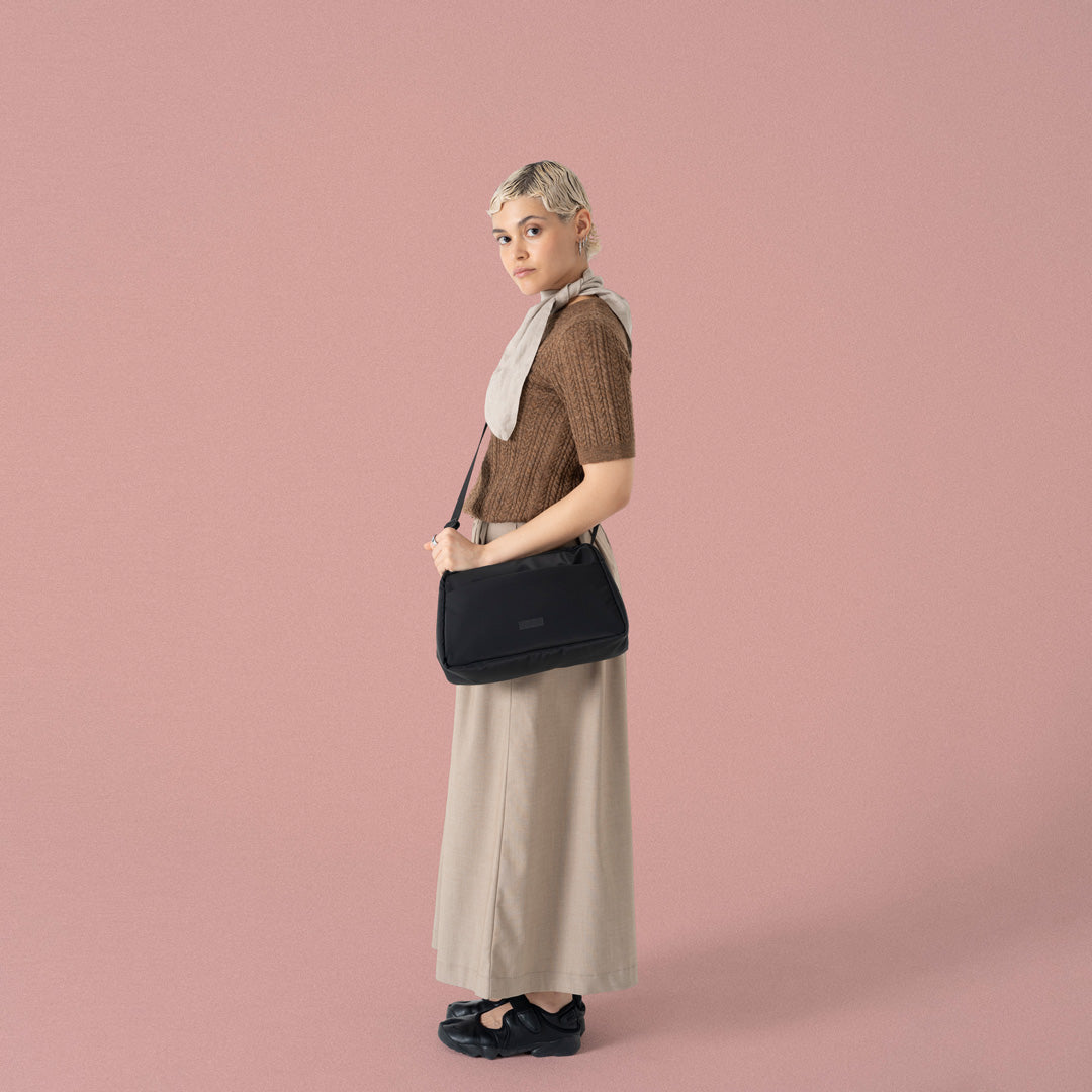 Emi Puffy Shoulder Bag - Black